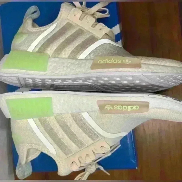 New Adidas Cream White / Semi Green Spark NMD_R1 SHOES IG8388 Running Size 7.5 - Picture 15 of 15
